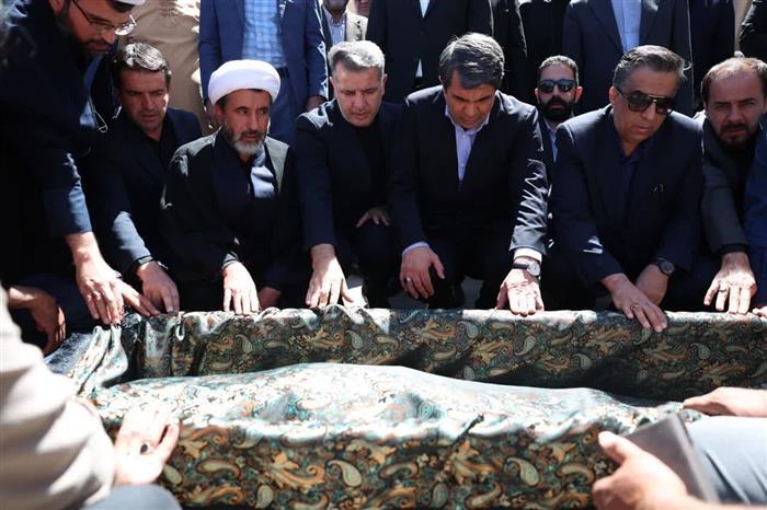 کرمان داغدار یکی از ستونهای استوار هنر؛ بدرقه باشکوه پیکر استاد «محمد نوابزاده» به خانه ابدی کرمان داغدار یکی از ستونهای استوار هنر؛ بدرقه باشکوه پیکر استاد «محمد نوابزاده» به خانه ابدی